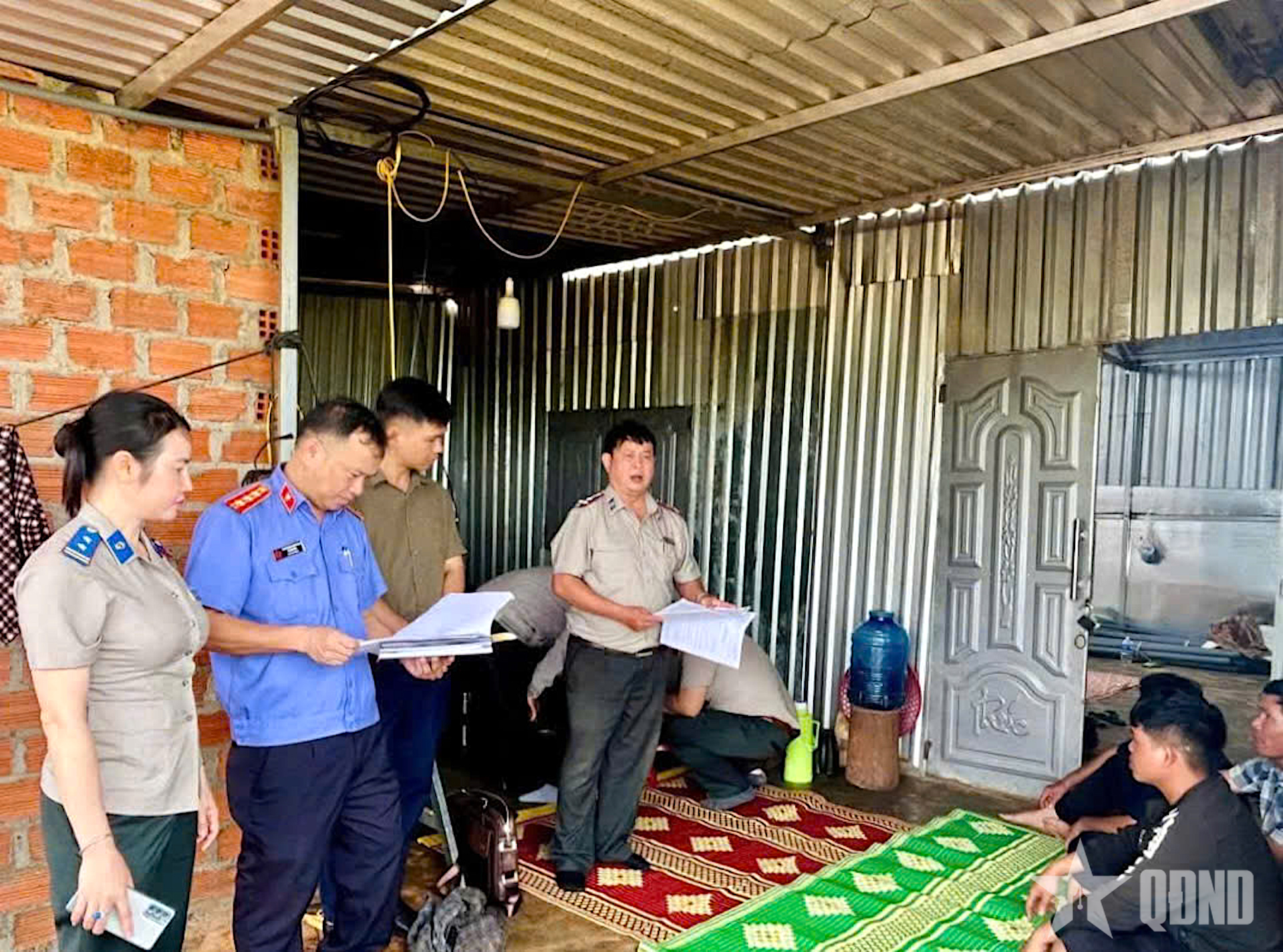 Chuyện chưa kể của những người 